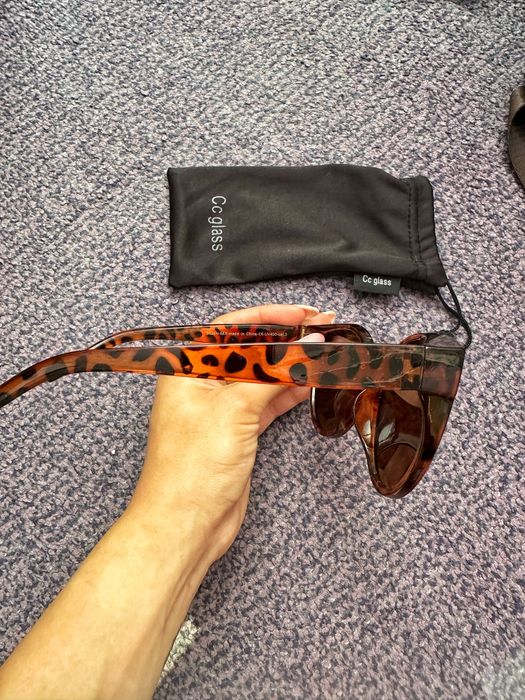Слънчеви очила с подарък калъф