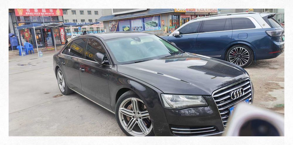 Audi A8 2014, 140 000 км, 90 000 юаней