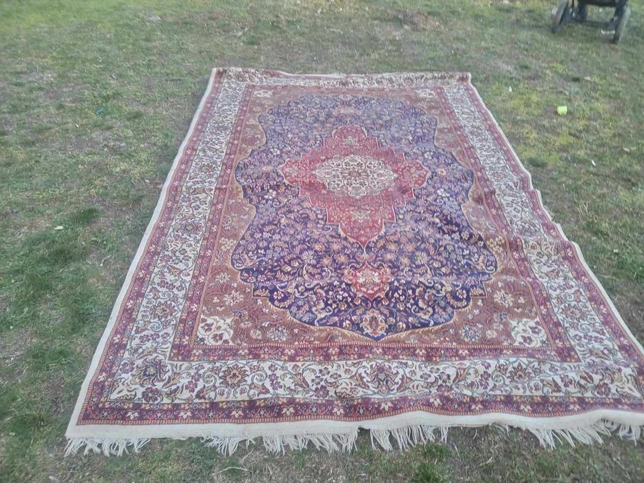Вълнен персийски килим