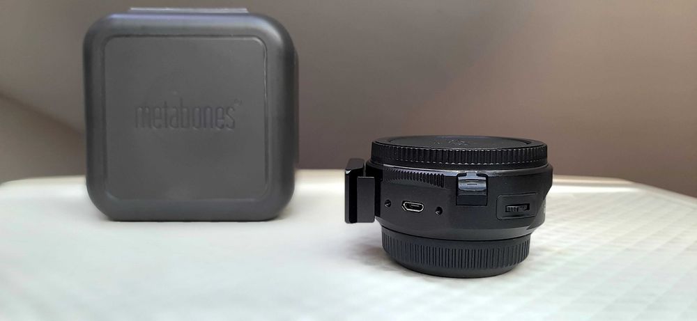 Адаптер Metabones T Smart за обективи с байонет Canon EF или Canon EF-S за фотоапарати с байонет Micro Four Thirds