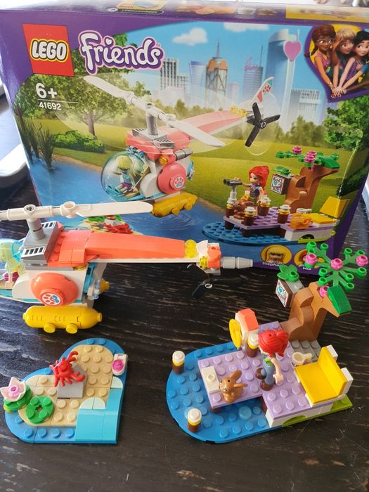 LEGO Friends, Elicopterul veterinar 41692, 249 piese