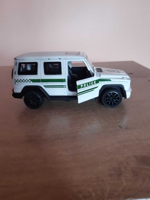 Количка Мерцедес G-класа, Джип полиция колекционерска мащаб 1:42