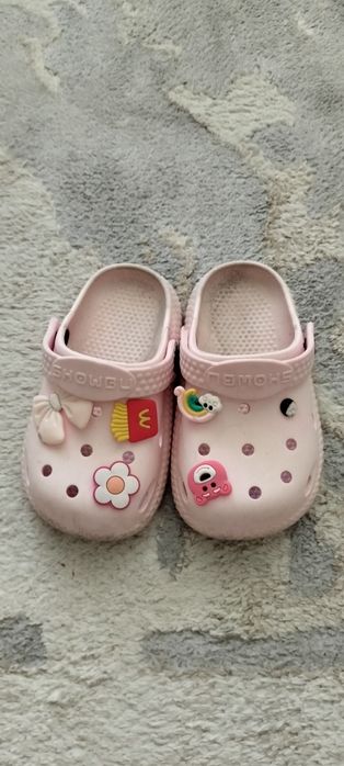 Продам кроксы для девочки
