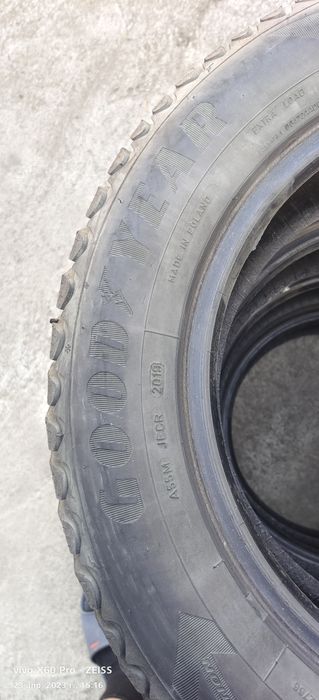 Продам шины на камри