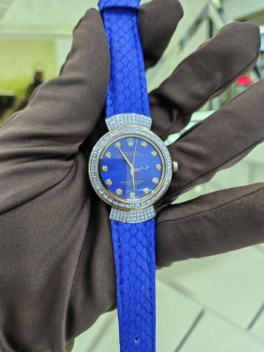 Новиночки 2024 года Женские модели с бриллиантиками на золото 585 проб