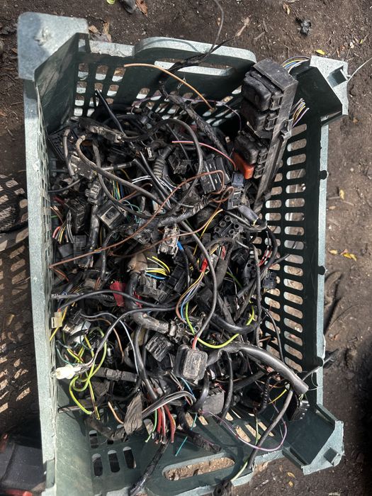 Запчасти на мерседес 124, с220