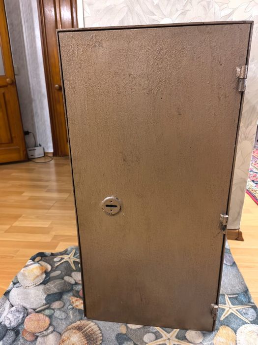 Продам металлический сейф