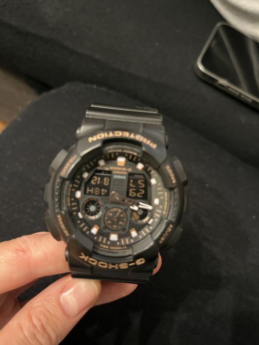 Часовник G-shock