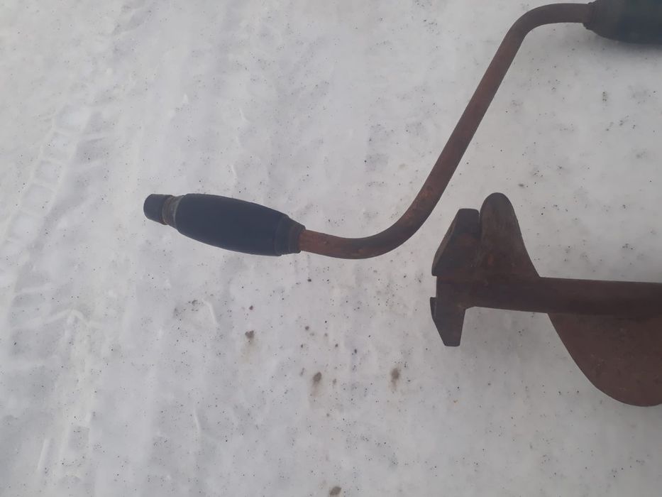 Продам ледобур для рыбалки