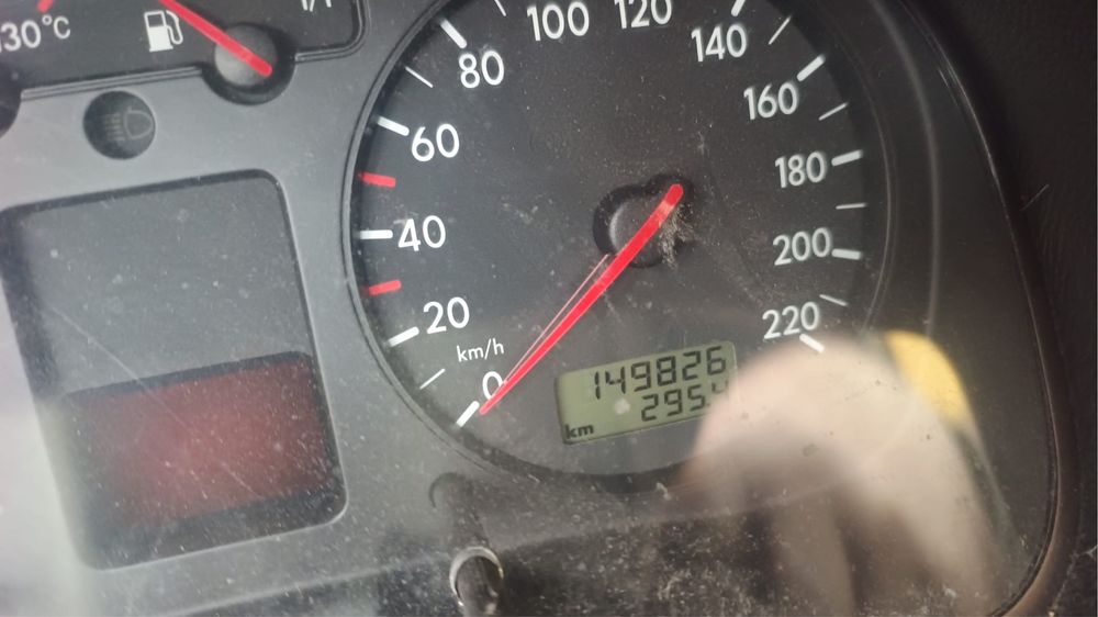 Vând Volkswagen Golf 4