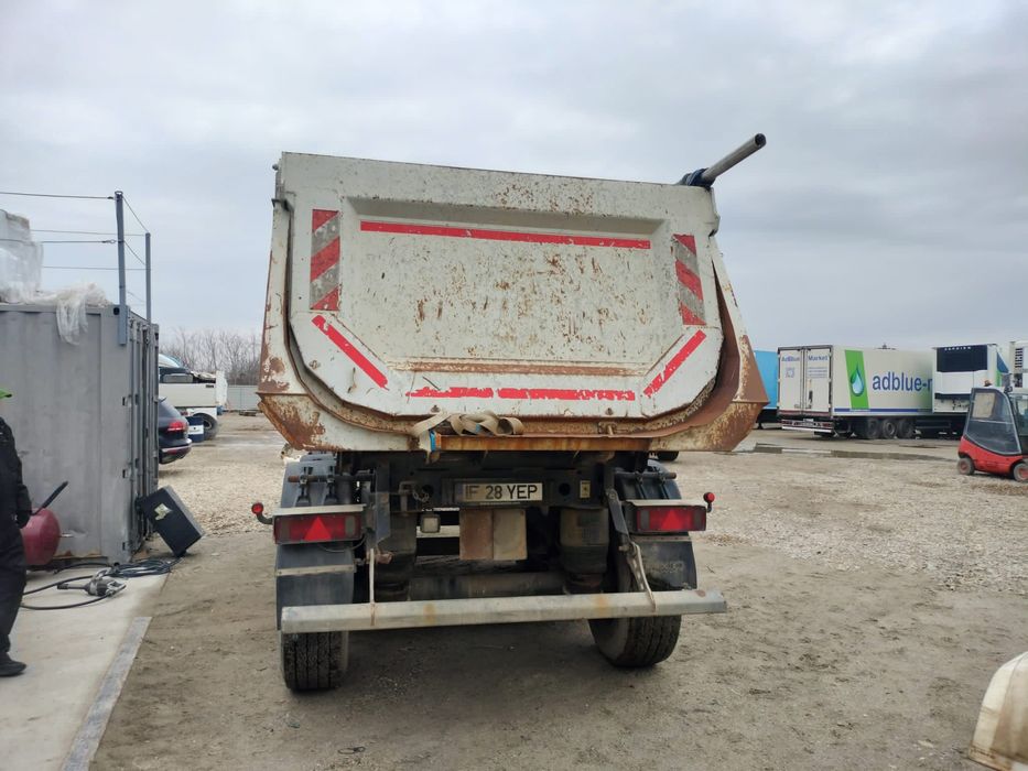 Vând semiremorca basculabila Schimtz