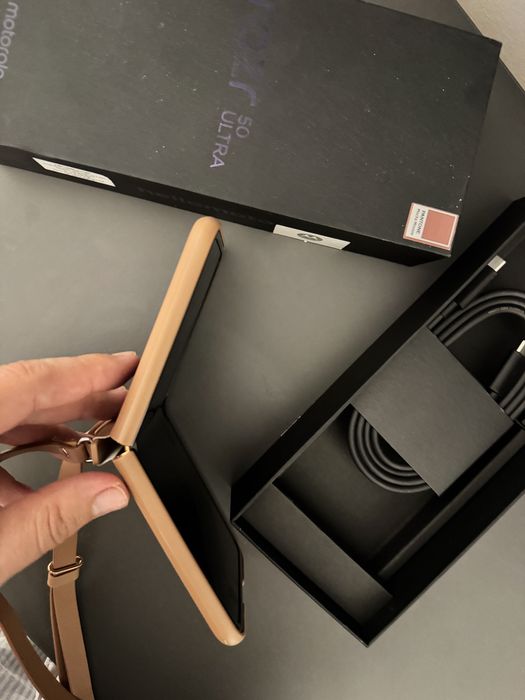 Motorola razr 50 Ultra - Mocha Mousse - Model Special Pantone