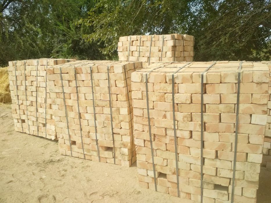 Пишган ва хом гишт Кирпич,