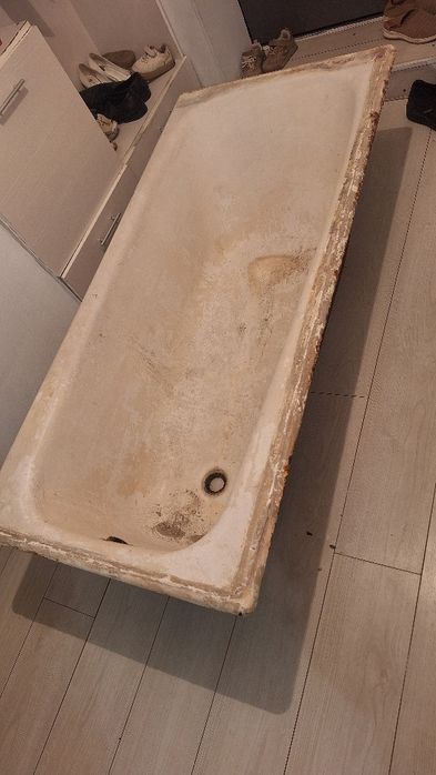 Чугунная ванна+раковина.