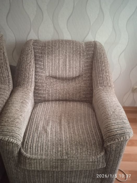 Продам б/у диван +2 кресла