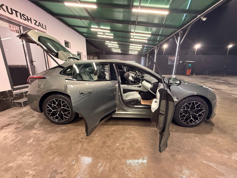 Zeekr 001 2025 — 3