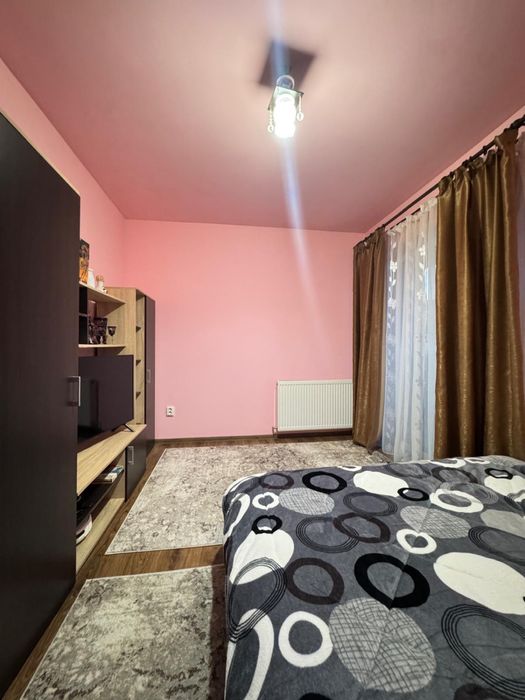 Vând apartament cu 3 camere mobilat în Florești, zona Tineretului