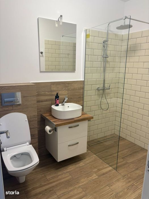 De inchiriat apartament 2 camere cu terasa si parcare