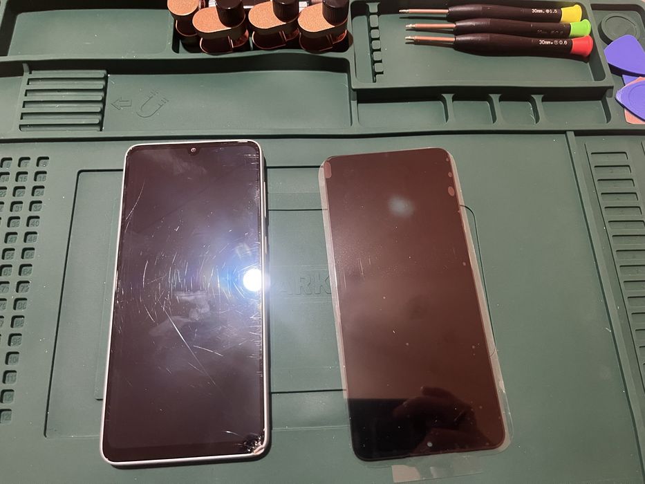 Inlocuire piese Display, Spate/Capac Telefoane