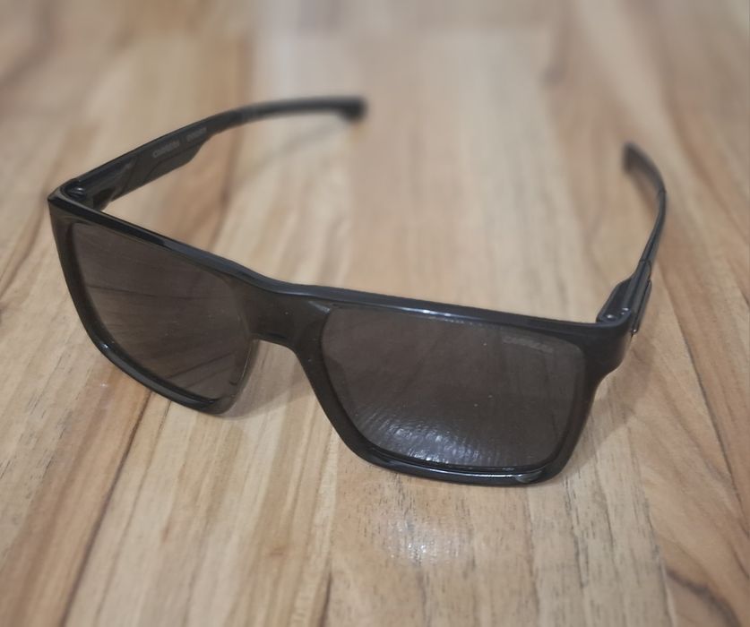 Продавам мъжки оригинални слънчеви очила Carrera