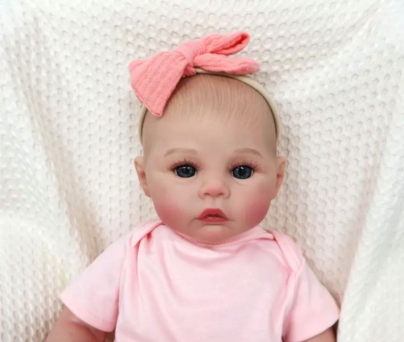 Bebelus realist Reborn corp textil sau silicon marime nou nascut