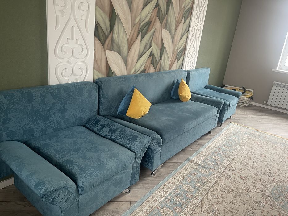 Продается диван с двумя креслами