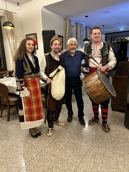 Гайдар за сватби, юбилеи, изненади за приятели.