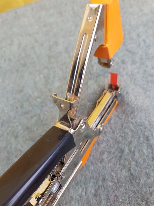 Aparat pt. legat vie și legume