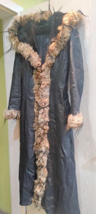 Vând palton damă, din piele,mărimea M, nou