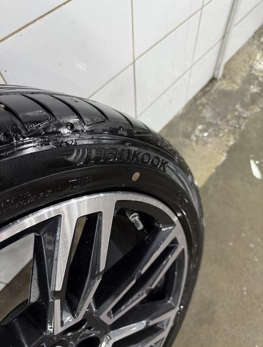 Продам новую оригинал резину с дисками