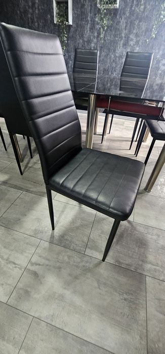 Стъклени маси за хол трапезария