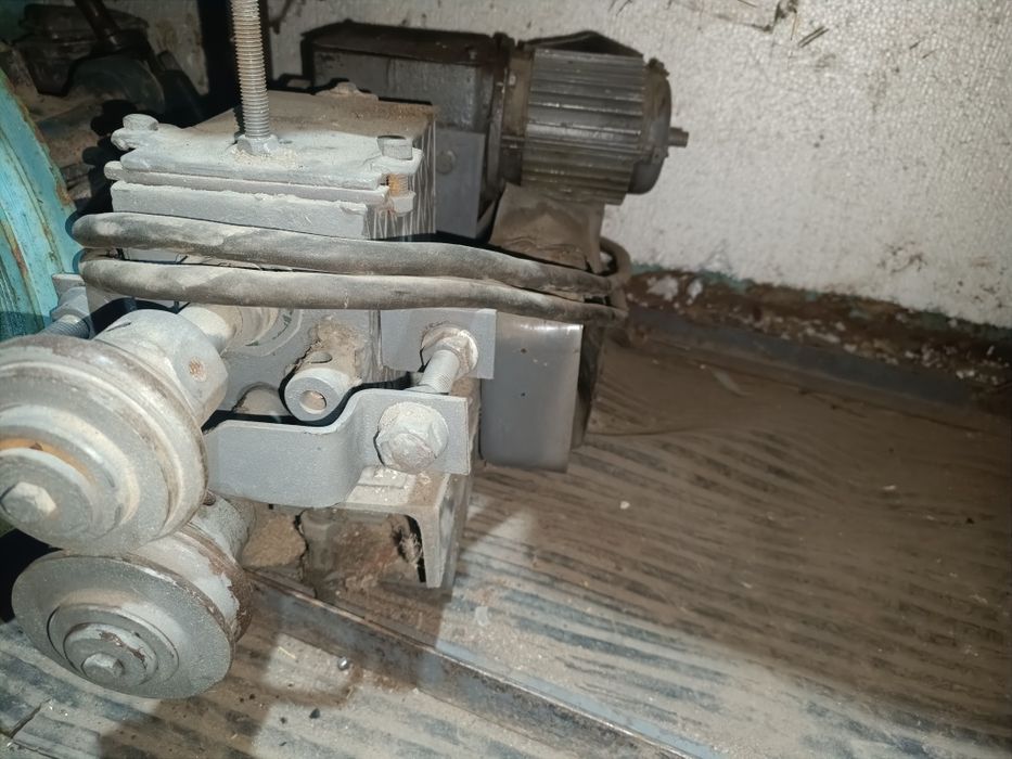 Редуктор с двигателем