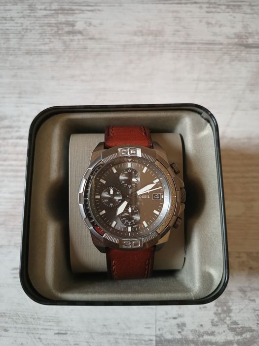 Нов часовник Fossil с естествена кожена каишка