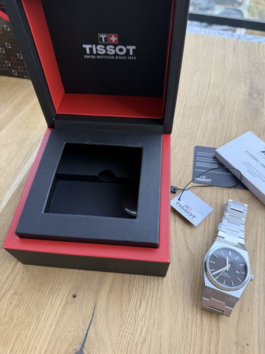 Продавам Tissot PRX Powermatic 80 в отлично състояние.
