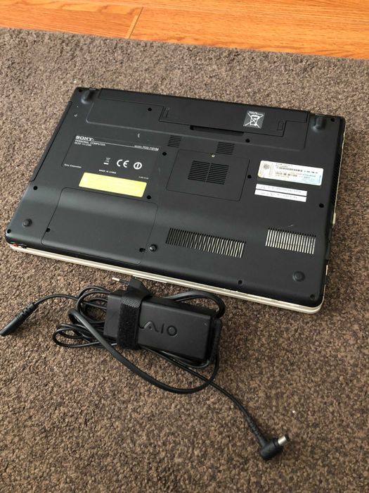 Laptop SONY Vaio i3 4gb VPCEB4M1E 71211M parțial defect 15.6