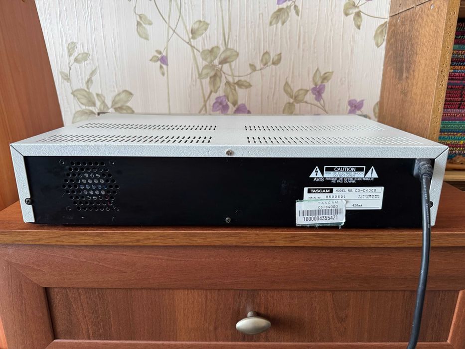 TASCAM CD-D4000 Профессиональный дубликатор