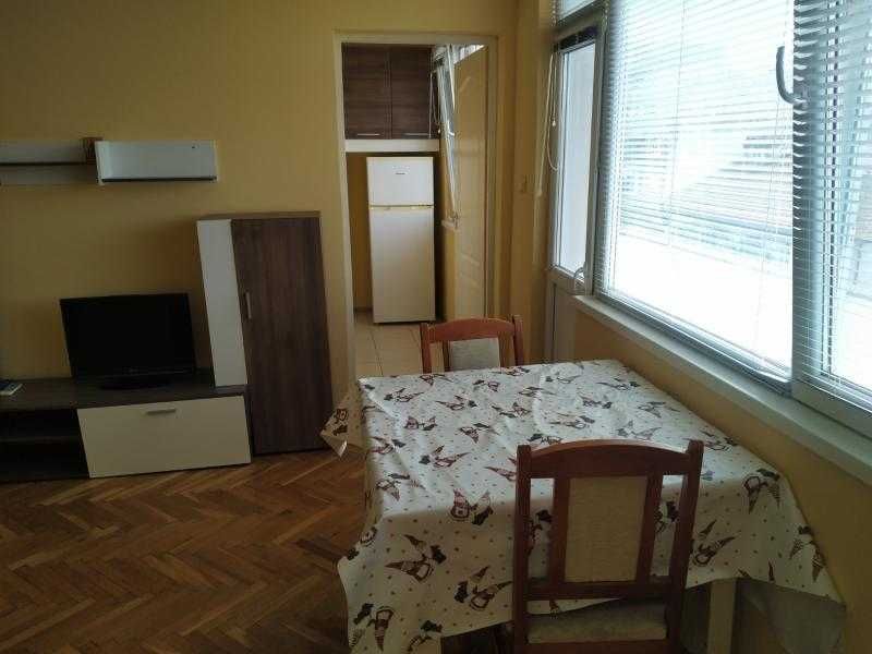 Дава се под наем Двустаен апартамент в Бургас, Възраждане - 65 кв.м за 306 € - Снимка #2