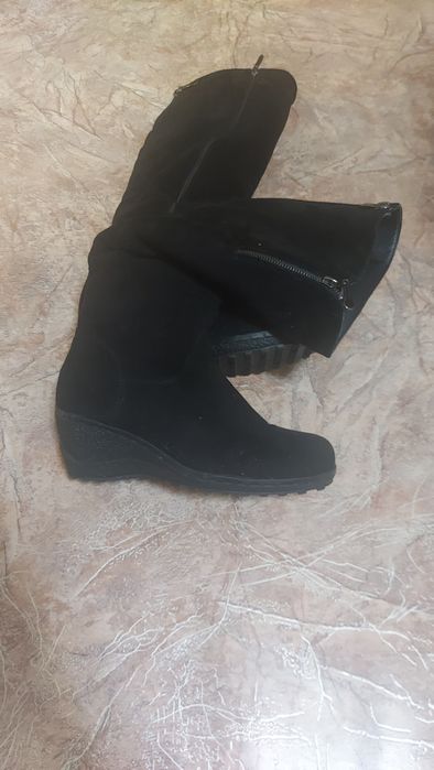 Продам женские сапоги