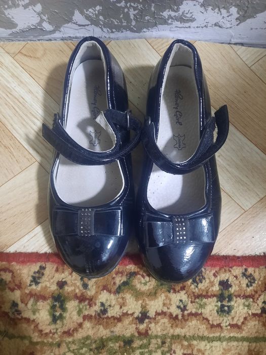 Продам туфли для девочки