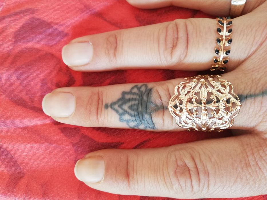 Комплект три пръстена и гривна имитация злато и кристали