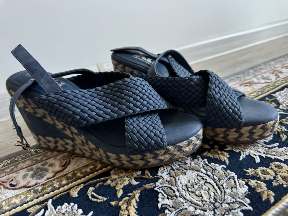 Sandale cu platformă