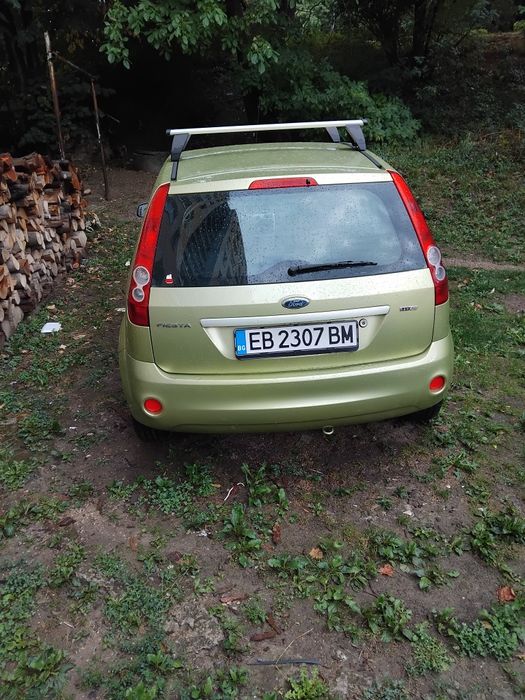 Продавам Форд Фиеста