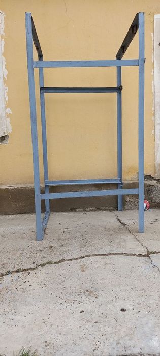 Продается уголок железный
