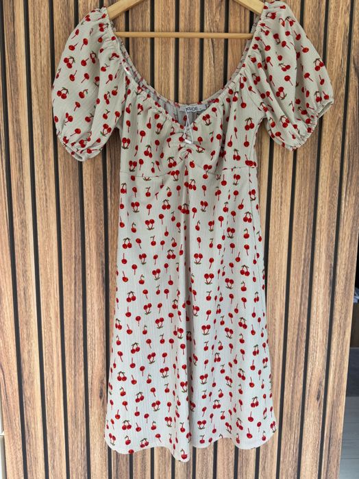 Рокля размер М чисто нова