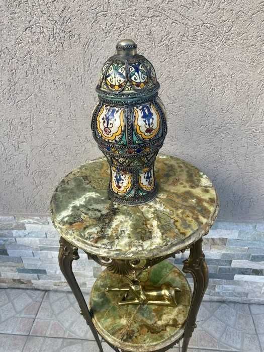 Eleganta vaza orientala-ceramica cu alama argintata,Franta