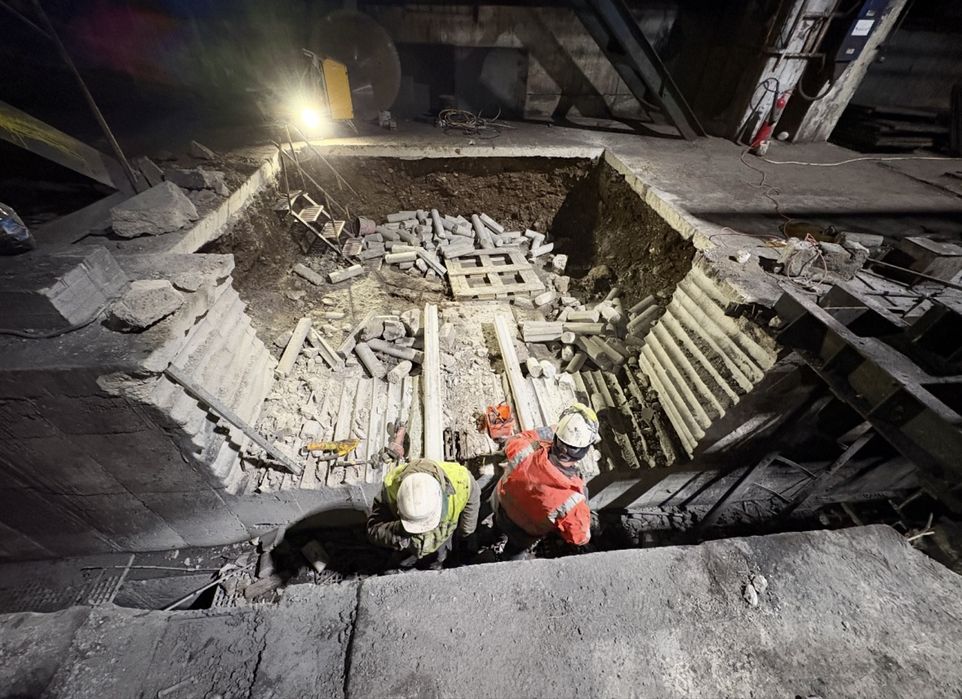 Demolari taiat spart, santuri electrice