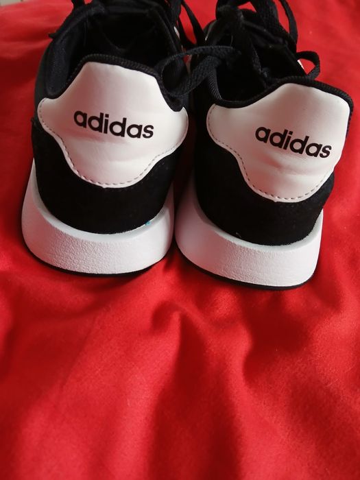 Adidași ADIDAS noi