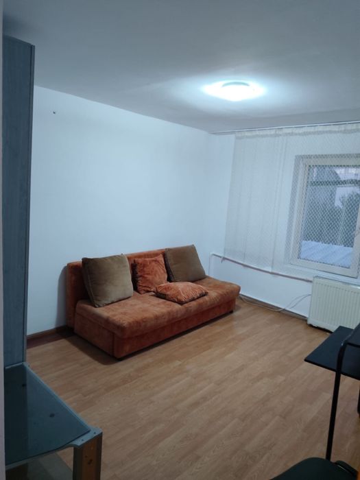 Inchiriez apartament