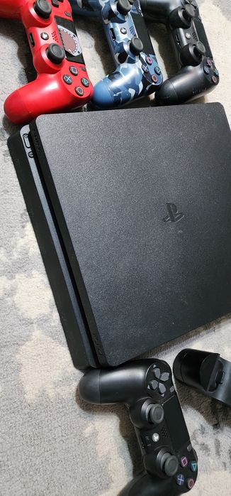 Продам Sony Playstation 4