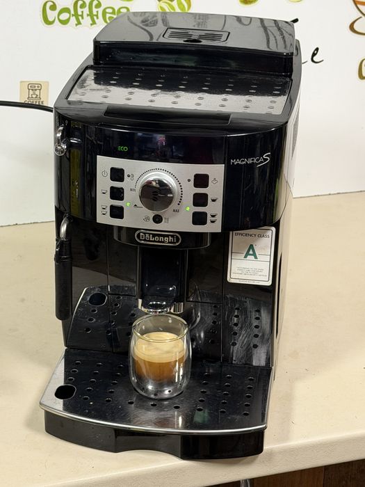 Кафемашина кафе автомат delonghi magnifica S с гаранция